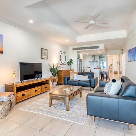 Island Views Beachfront Apartments Palm Cove Exterior foto