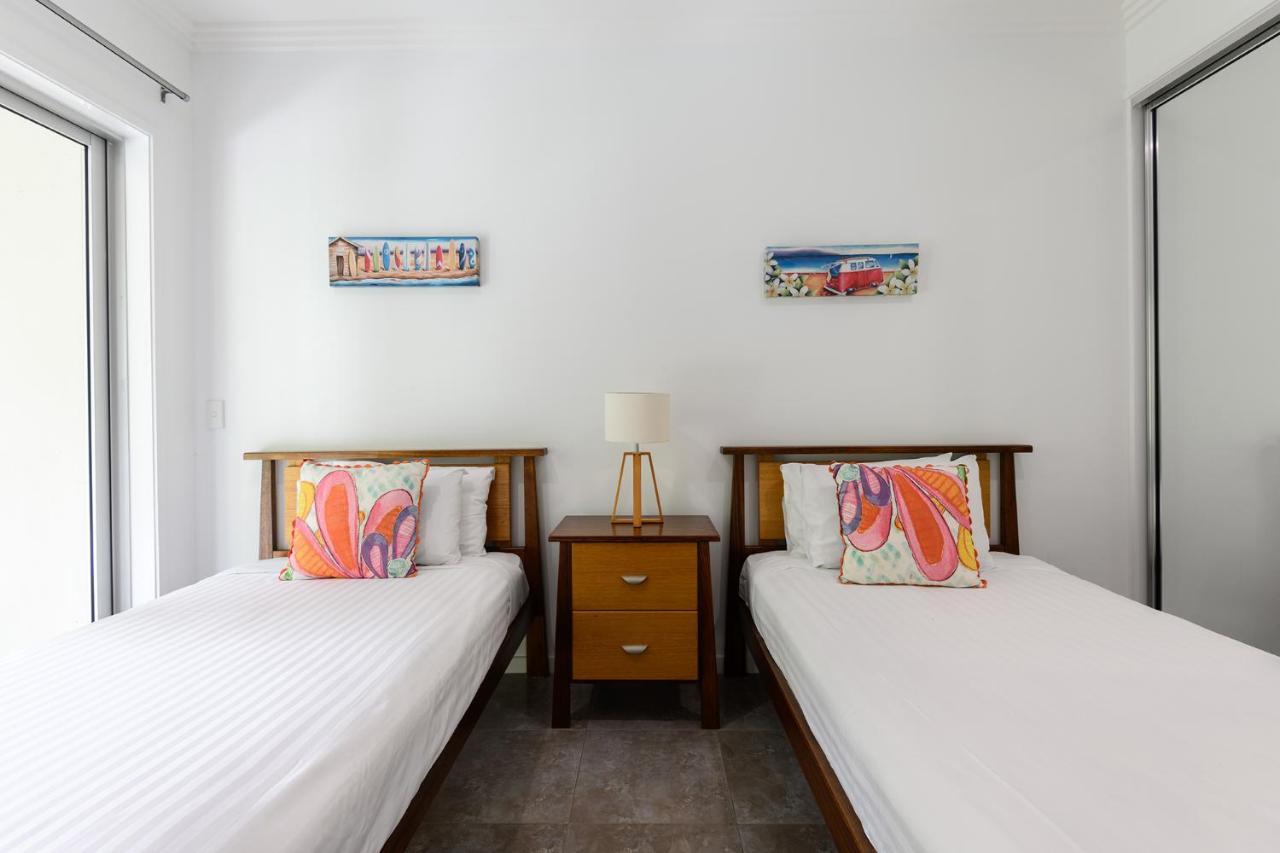 Island Views Beachfront Apartments Palm Cove Exterior foto