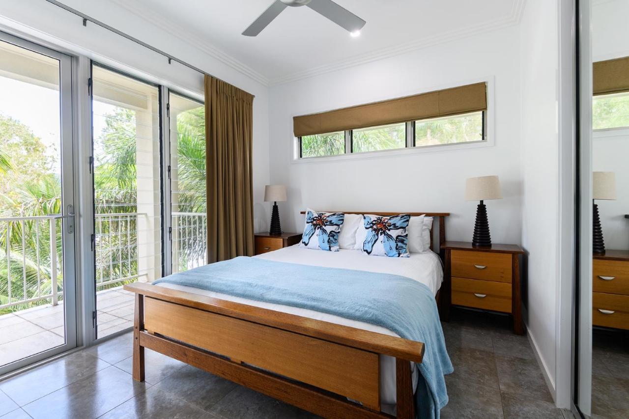 Island Views Beachfront Apartments Palm Cove Exterior foto