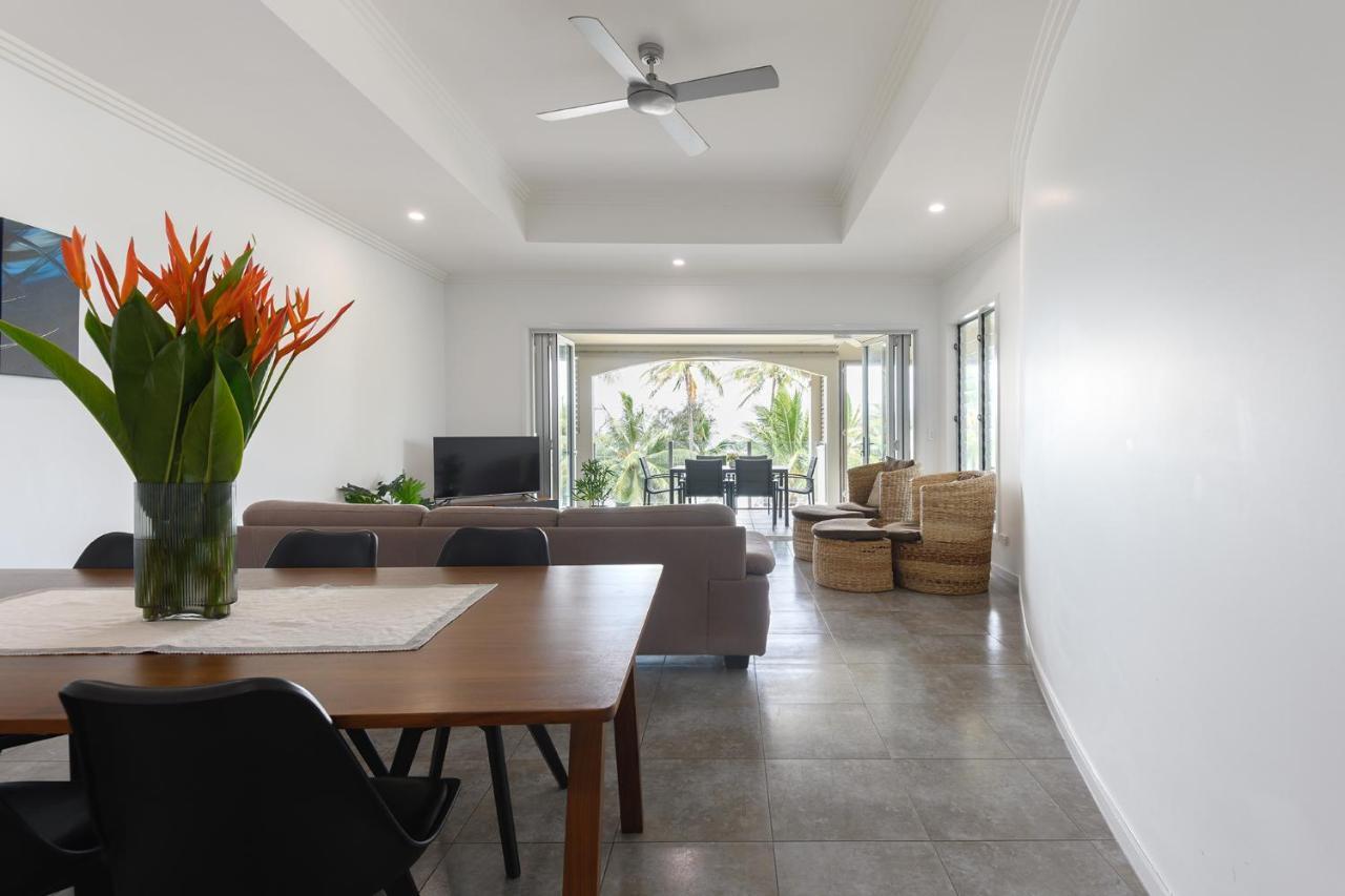 Island Views Beachfront Apartments Palm Cove Exterior foto