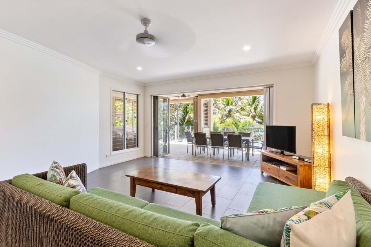 Island Views Beachfront Apartments Palm Cove Exterior foto